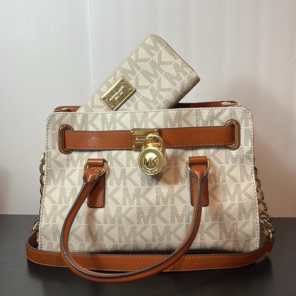 Michael Kors Hamilton Monogram With Matching Wallet